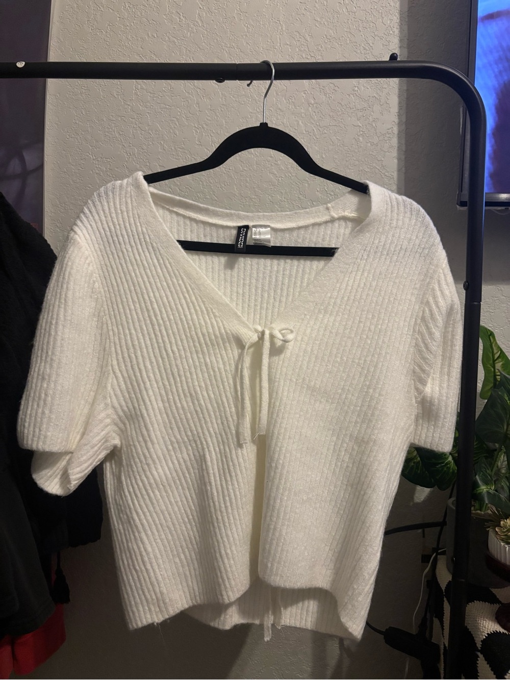 H&M White Ribbed Tie-Front V-Neck Top
